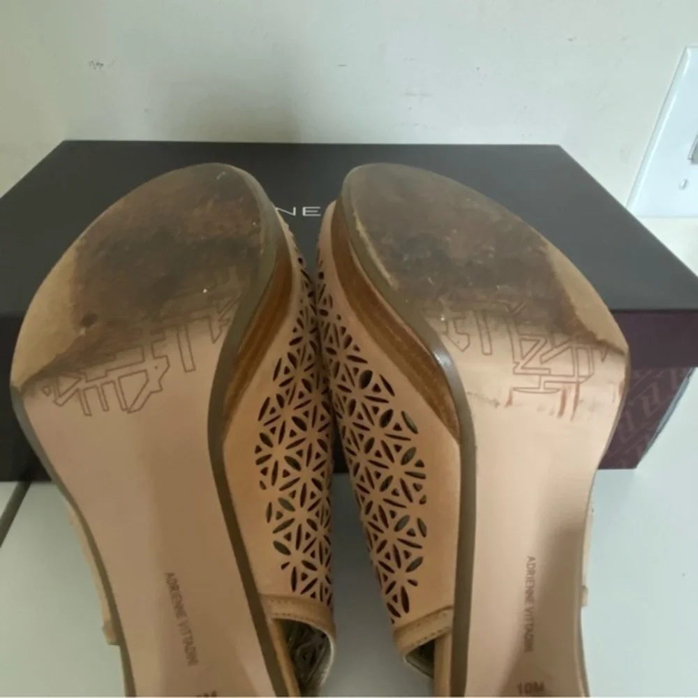 Adrienne Vittadini Nude Laser Cut Leather Heeled Platform Sandal Heels S…